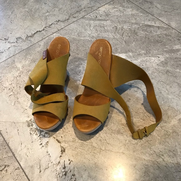 Shoes - Picture 4 of 4